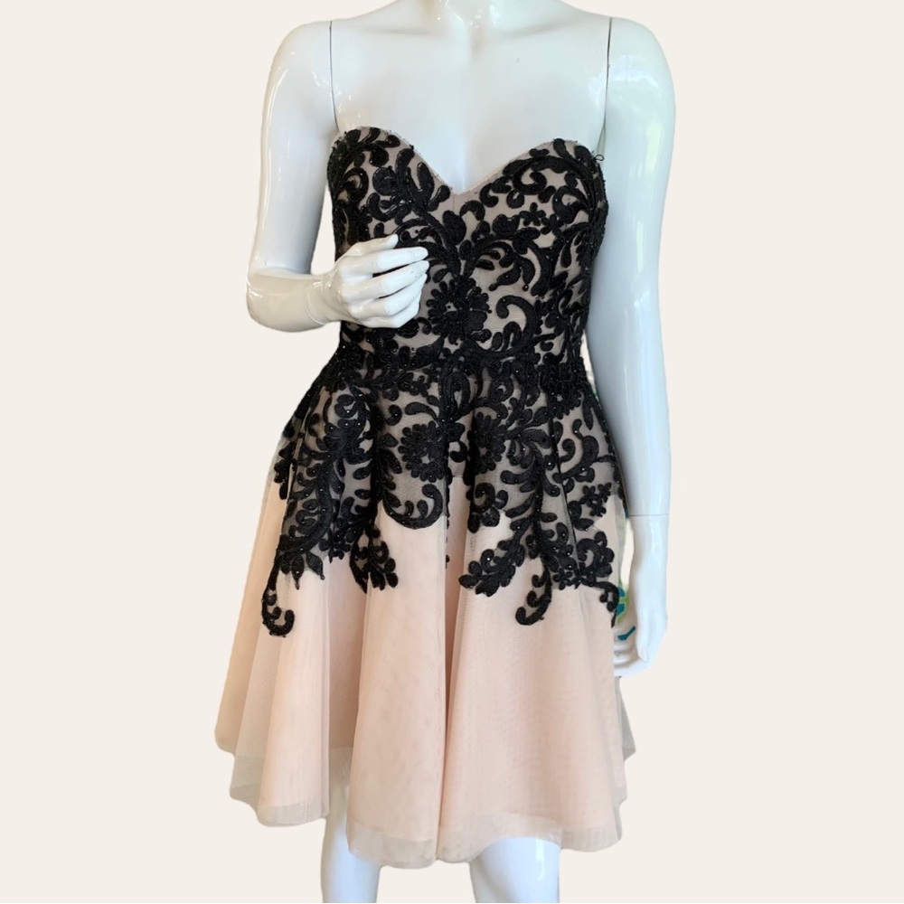 B DARLIN CHAMPAGNE & LACE APPLIQUÉS, RHINESTONES PARTY DRESS. JUNIOR’S SIZE 9/10